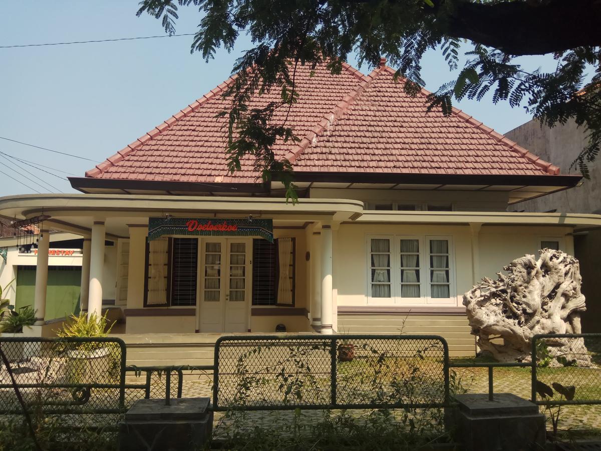 Doeloerkoe Homestay Surakarta  Exterior photo