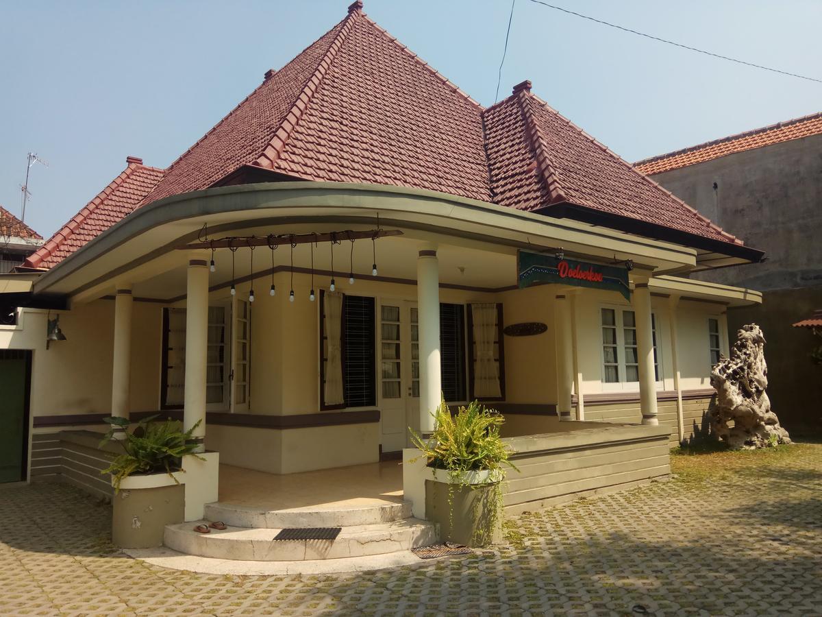 Doeloerkoe Homestay Surakarta  Exterior photo